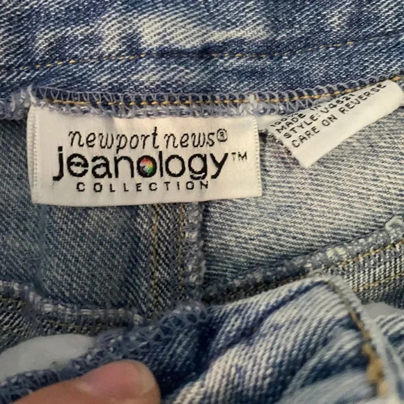 Newport News jeanology collection Denim shorts Jean shorts Vintage Size 12 - Picture 2 of 8